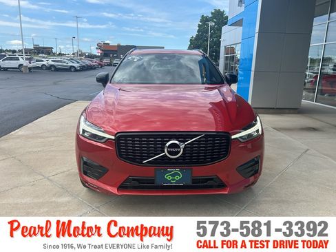 Used 2021 Volvo XC60 T5 R-Design AWD/4WD image 2