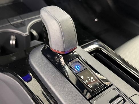 Used 2025 Toyota Prius Plug-In Hybrid FWD image 31