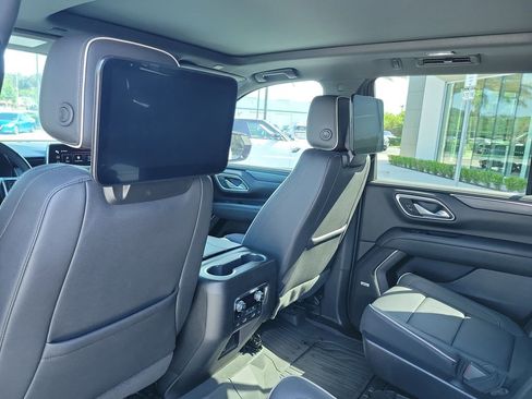 Used 2023 GMC Yukon SLT w/ SLT Premium Package AWD/4WD image 17