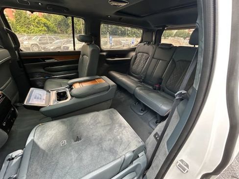 Used 2022 Jeep Grand Wagoneer Series III AWD/4WD image 29