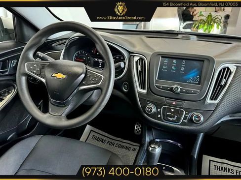 Used 2017 Chevrolet Malibu LT image 11