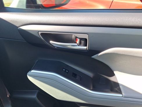 Used 2024 Toyota Highlander XLE image 36