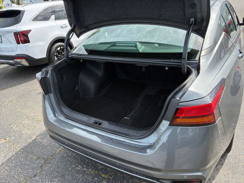Used 2025 Nissan Altima 2.5 SV FWD image 31