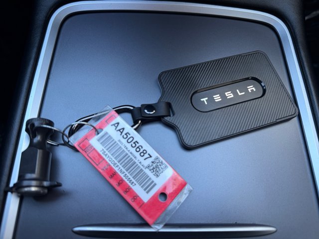 Used 2022 Tesla Model Y Performance AWD/4WD image 16