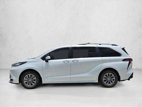 Used 2022 Toyota Sienna XLE FWD image 9