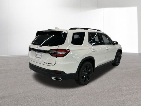 Certified 2025 Honda Pilot Black Edition image 35