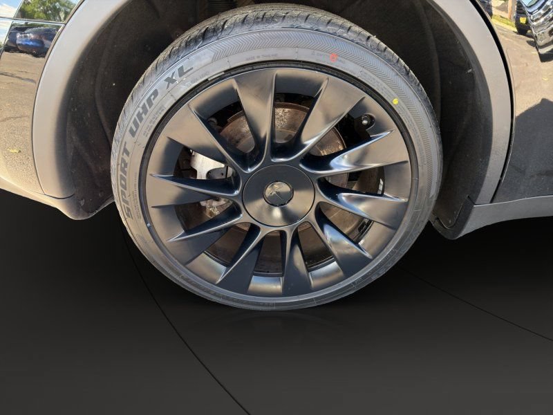 Used 2024 Tesla Model Y Long Range AWD/4WD image 23
