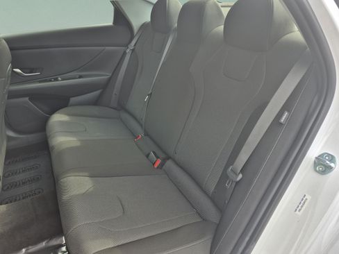 Certified 2025 Hyundai Elantra SE FWD image 16