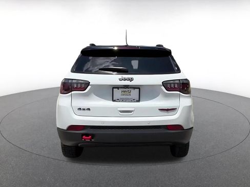 Used 2025 Jeep Compass Trailhawk AWD/4WD image 12