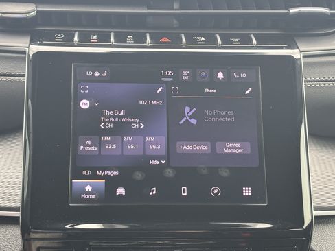 Used 2025 Jeep Grand Cherokee Altitude RWD image 12