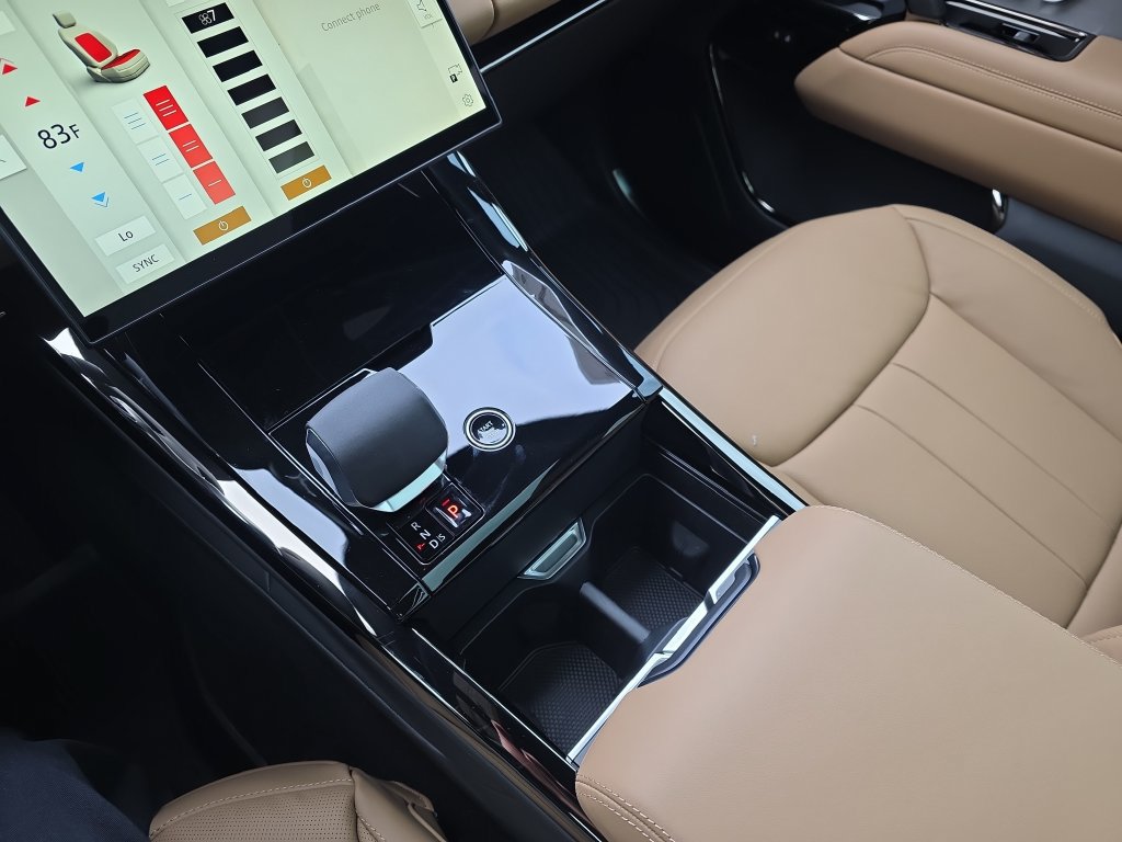 New 2027 Land Rover Range Rover Sport SE AWD/4WD image 18