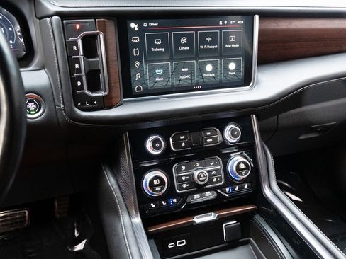 Used 2023 GMC Yukon XL Denali Ultimate image 3