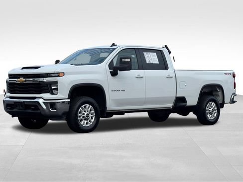 Used 2025 Chevrolet Silverado 2500 LT w/ Convenience Package AWD/4WD image 3