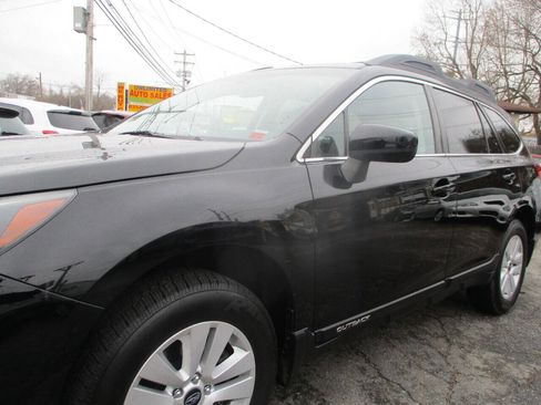 Used 2018 Subaru Outback 2.5i Premium image 7