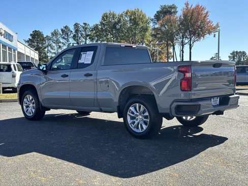 Used 2025 Chevrolet Silverado 1500 Custom image 8