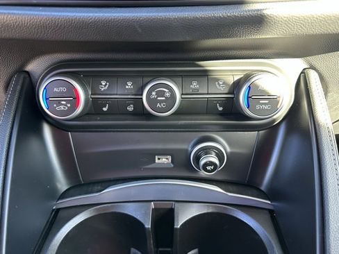 Used 2022 Alfa Romeo Stelvio Sprint image 22