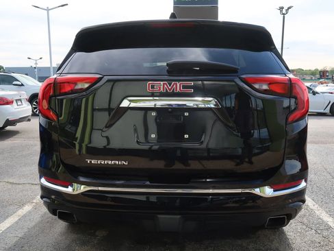 Used 2020 GMC Terrain Denali w/ Denali Premium Package FWD image 9