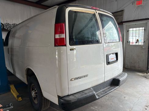 Used 2019 Chevrolet Express 2500 w/ Driver Convenience Package image 4