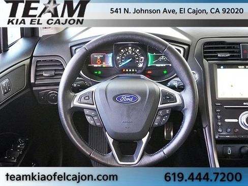Used 2018 Ford Fusion Titanium FWD image 19