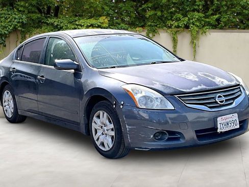Used 2010 Nissan Altima 2.5 S FWD image 1