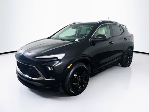 Used 2024 Buick Encore GX Sport Touring image 3
