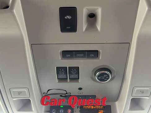 Used 2017 Cadillac Escalade Luxury RWD image 31
