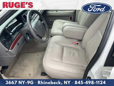 Used 2011 Ford Crown Victoria LX w/ Comfort Appearance Pkg RWD image 15