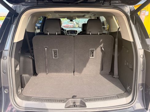 Used 2021 GMC Acadia Denali w/ Denali Technology Package FWD image 17