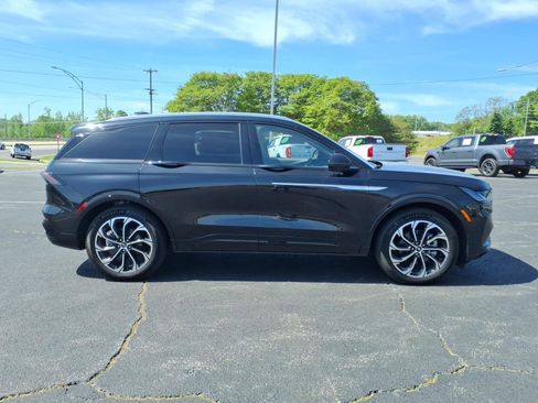 Used 2025 Lincoln Nautilus Reserve AWD/4WD image 8