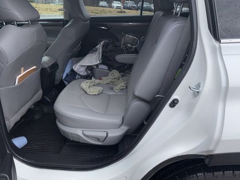 Used 2022 Toyota Highlander Platinum image 8