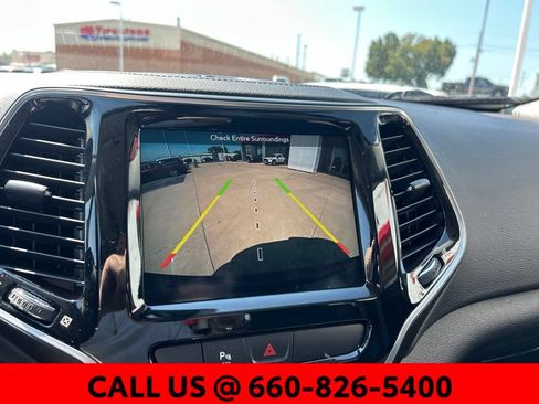 Used 2019 Jeep Cherokee Limited AWD/4WD image 18