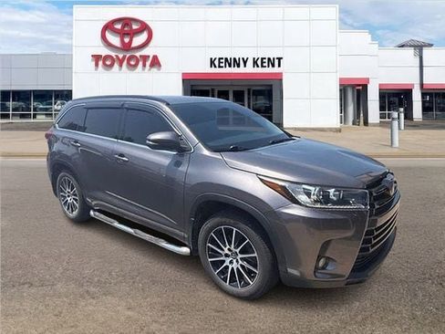 Used 2018 Toyota Highlander SE AWD/4WD image 1