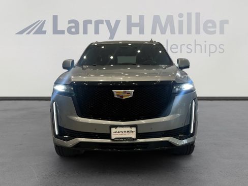 Used 2024 Cadillac Escalade ESV Sport AWD/4WD image 8