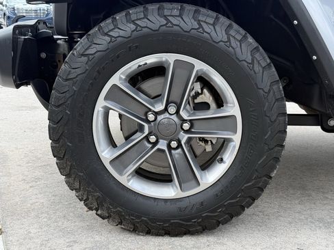 Used 2021 Jeep Wrangler Unlimited Sahara AWD/4WD image 12
