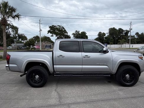 Used 2019 Toyota Tacoma SR5 w/ SR5 Appearance Package (SM) RWD image 9