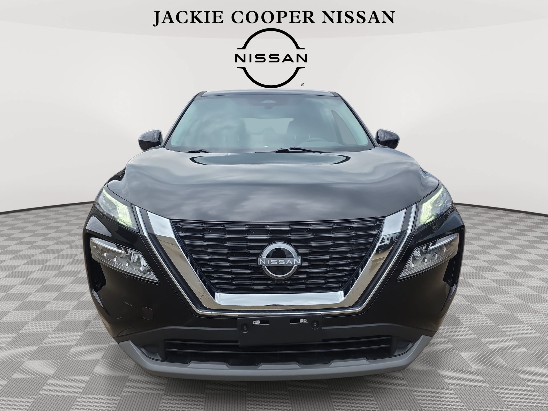 Used 2023 Nissan Rogue SV FWD image 2