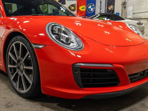 Used 2018 Porsche 911 Carrera RWD image 16