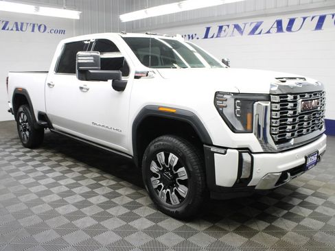 Used 2025 GMC Sierra 3500 Denali w/ Denali Reserve Package AWD/4WD image 3