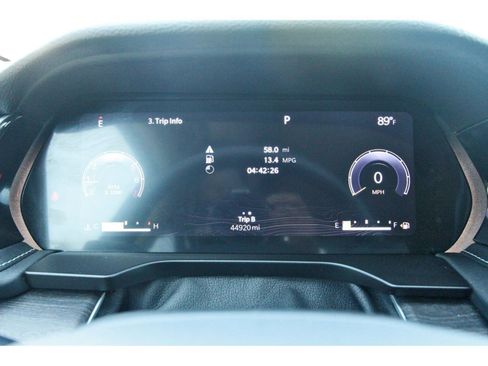 Used 2023 Jeep Grand Cherokee Limited w/ Luxury Tech Group II RWD image 17