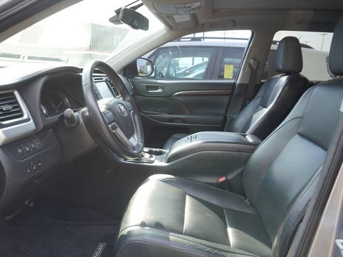 Used 2015 Toyota Highlander Limited Platinum AWD/4WD image 2