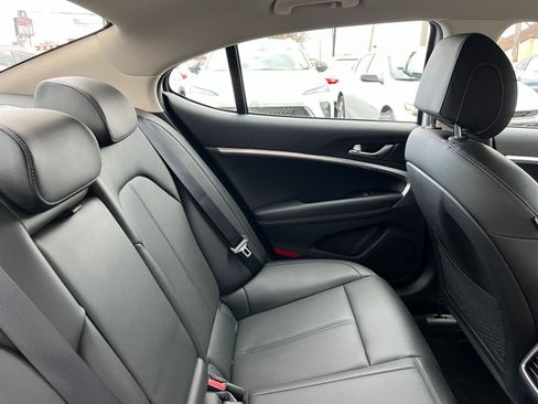 Used 2025 Genesis G70 2.5T image 37