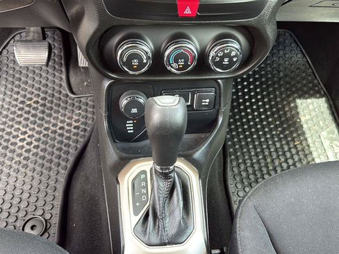 Used 2017 Jeep Renegade Latitude AWD/4WD image 15