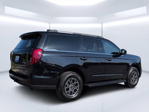 Used 2025 Ford Expedition Active RWD image 3