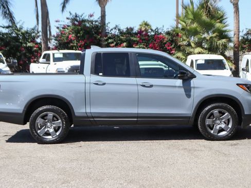 Used 2025 Honda Ridgeline TrailSport image 11