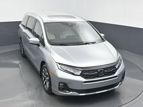 Certified 2025 Honda Odyssey EX-L image 3