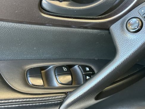 Used 2019 Nissan Rogue Sport S FWD image 13