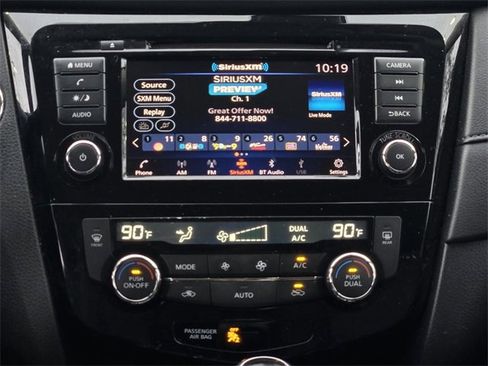 Used 2020 Nissan Rogue SV image 11