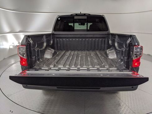 Used 2024 Nissan Titan SV image 23