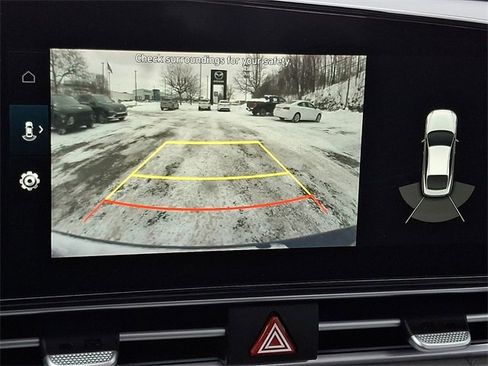 Used 2022 Hyundai Elantra Limited image 18