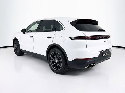 Certified 2025 Porsche Cayenne E-Hybrid AWD/4WD image 3